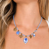 Collana estiva con ciondoli in acciaio inox e ceramiche blu decorate.