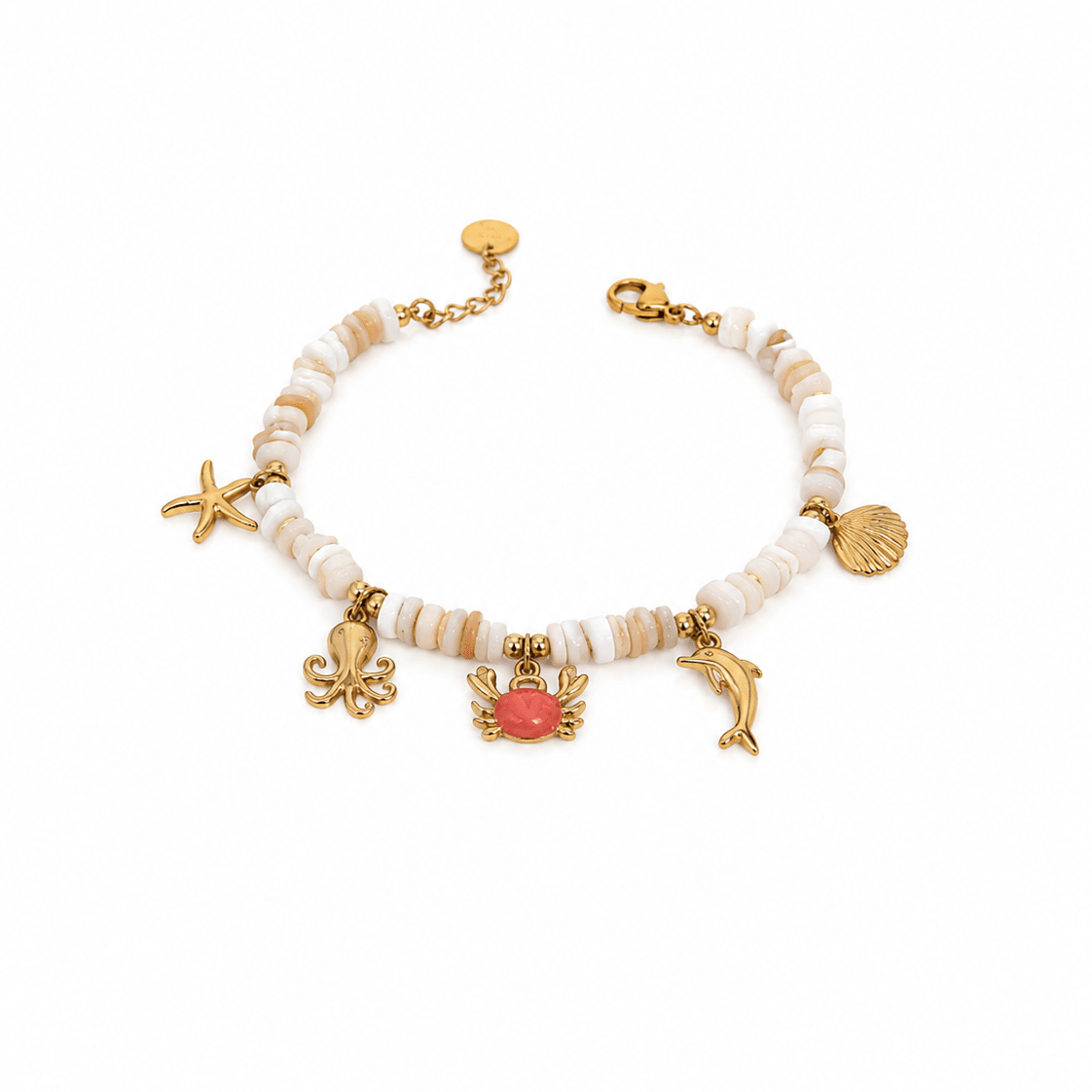 Bracciale Corallino Acheta Jewels con perline bianche e beige, charm marini dorati e granchio rosso.