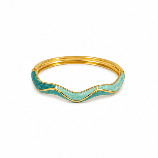 Bracciale Oceania in acciaio inossidabile waterproof color oro con smalto nelle tonalità del turchese e del verde acqua, modello rigido con chiusura a scatto, fotografato su sfondo bianco.