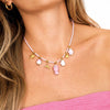 Collana Pesciolino con perline rosa, charm colorati e dettagli dorati – Acheta Jewels.